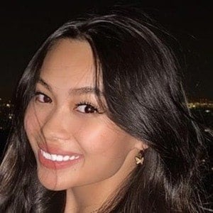 Samantha Wong Headshot 4 of 10