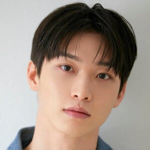 Sang Heon Lee Headshot 3 of 6