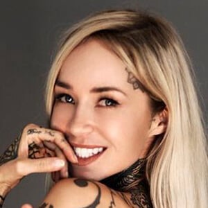 Sara Fabel Headshot 4 of 6