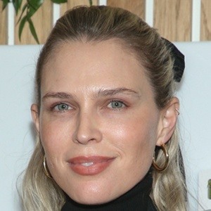 Sara Foster Headshot 7 of 9