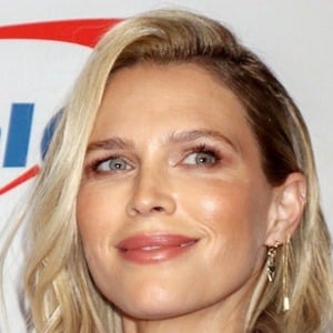 Sara Foster Headshot 8 of 9