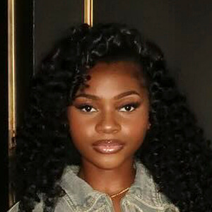 Sara Simone Headshot 3 of 4