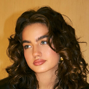 Sara Victorino Headshot 4 of 6