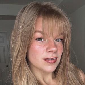 Sarah Baus Headshot 6 of 7