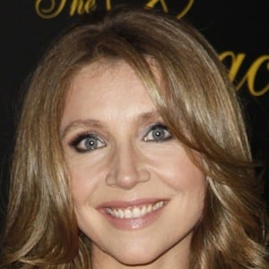 Sarah Chalke Headshot 7 of 10