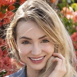 Sarah Ingle Headshot