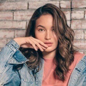 Sarah Lahbati Headshot 10 of 10