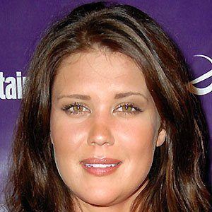 Sarah Lancaster - Bio, Facts, Family | Famous Birthdays