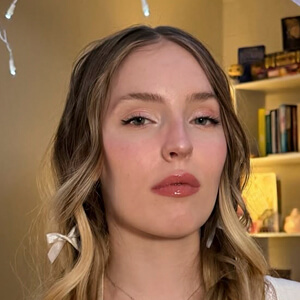 sarahjeaneats Headshot 4 of 4