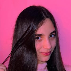 Saray Guzmán Headshot 2 of 6
