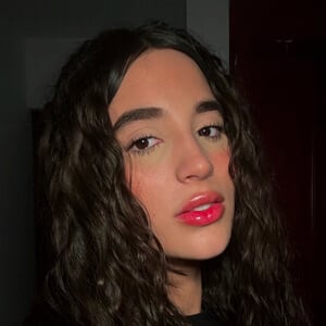 Saray Guzmán Headshot 5 of 6