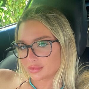 Savanna Reyy Headshot 3 of 3