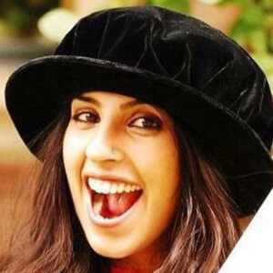 Savi Munjal Headshot 4 of 9