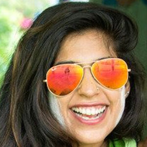 Savi Munjal Headshot 9 of 9