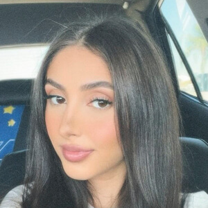 savvylatinaaa Headshot 3 of 4