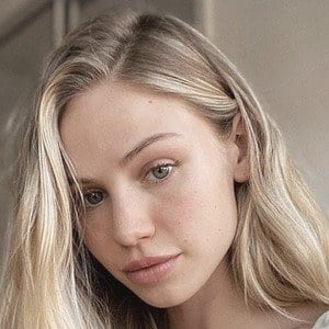 Scarlett Leithold Headshot 7 of 10