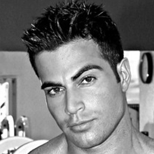 Sean Azari Headshot 5 of 6