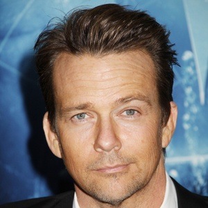 Sean Patrick Flanery Headshot 7 of 10