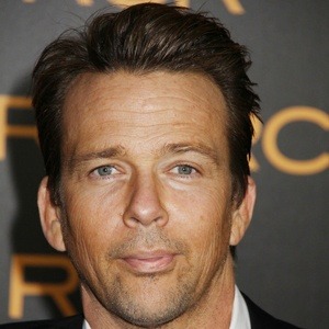 Sean Patrick Flanery Headshot 8 of 10