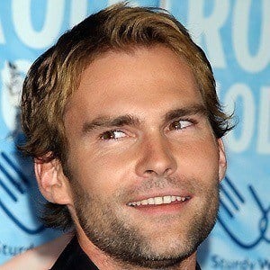 Seann William Scott Headshot 5 of 10