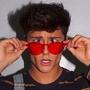 konsol spontan Takke Sebastian Bails - Age, Family, Bio | Famous Birthdays