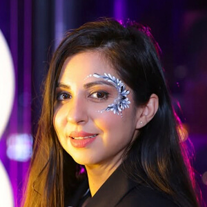 Selen Ajinah Headshot 4 of 6