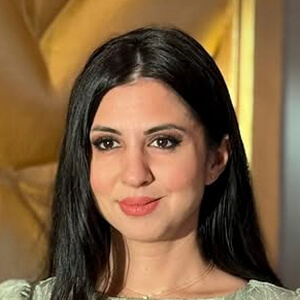 Selen Ajinah Headshot 6 of 6
