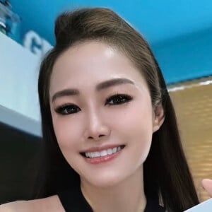 Seraphina Genesis Headshot 7 of 9