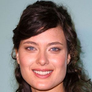 Shalom Harlow - Bio, Family, Trivia | Famous Birthdays