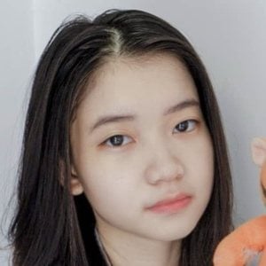 Shania Yan at age 19