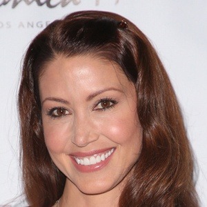 Shannon Elizabeth Headshot 7 of 10