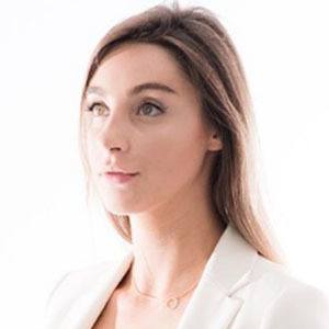 Shauni Rau Headshot 5 of 5
