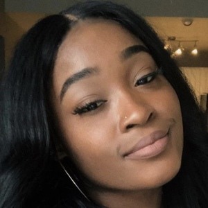 Shayné Abram - Age, Family, Bio | Famous Birthdays