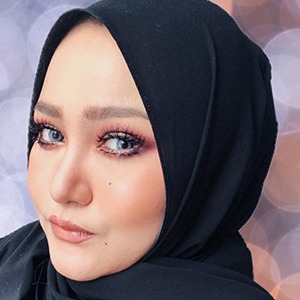 Shazreeyana Shukri Headshot 5 of 6