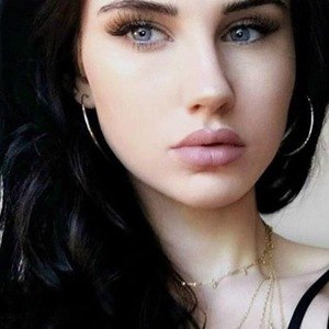 Shea Elyse - Age, Family, Bio | Famous Birthdays