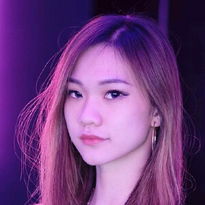 Shelly Ceyii Headshot 2 of 7