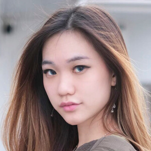 Shelly Ceyii Headshot 4 of 7