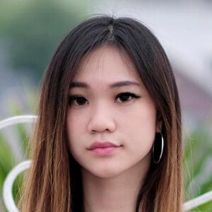 Shelly Ceyii Headshot 5 of 7