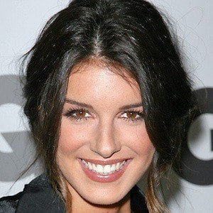 Shenae Grimes Headshot 4 of 10