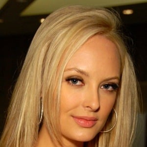 Shera Bechard Headshot 2 of 4