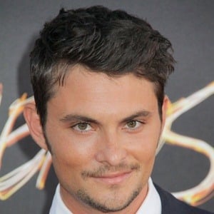 Shiloh Fernandez Headshot 5 of 6