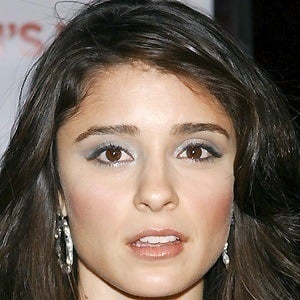 Shiri Appleby Headshot 4 of 7