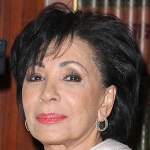 Shirley Bassey Headshot 7 of 10