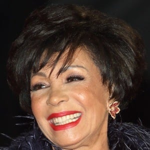 Shirley Bassey Headshot 10 of 10