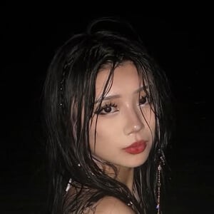 Shirley Pun Headshot 7 of 9