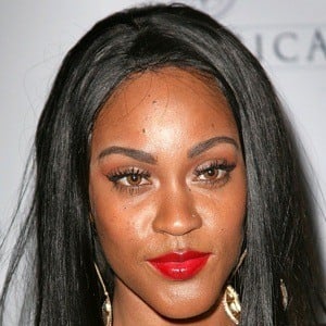 Shontelle Headshot 7 of 10
