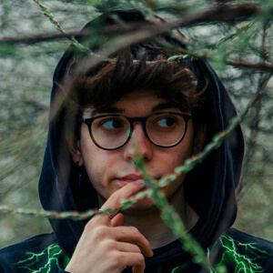 Shotam Headshot 5 of 6