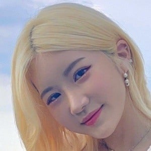 Sia Jiwoo Headshot 2 of 10