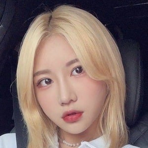 Sia Jiwoo Headshot 4 of 10