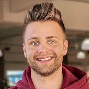 Simon Hirschmann Headshot 5 of 5